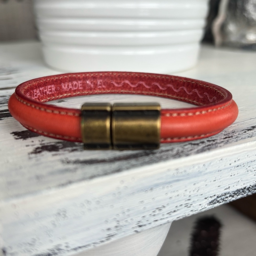 Women’s Stitched Leather Bracelet
